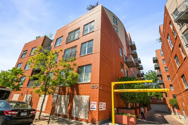 $239,000 | 1210 Chicago Avenue, Unit 305B, Evanston, IL 60202