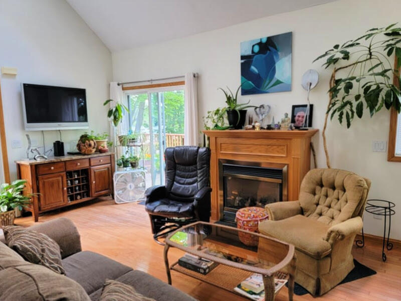 426 Main Street, Unit C/A/B Springvale, ME 04083 - Photo 13 of 79 5 Living room