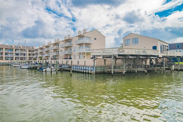 $2,400 | 4749 East NASA Parkway, Unit 57, Seabrook, TX 77586