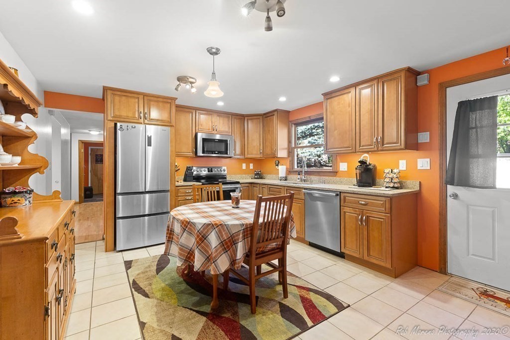 6 Mooney Road Salem, MA 01970 - Photo 3 of 23 Gallery Image 3
