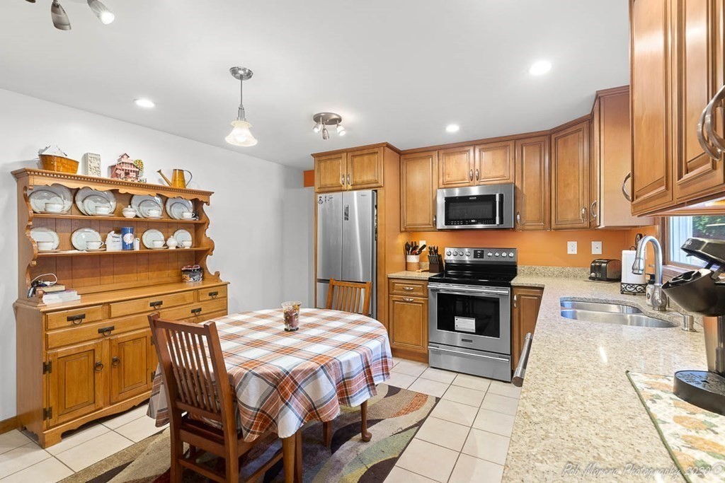 6 Mooney Road Salem, MA 01970 - Photo 4 of 23 Gallery Image 4