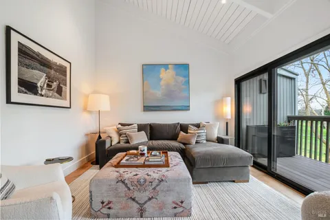 $2,700,000 | 350 Deer Hollow Drive, Napa, CA 94558