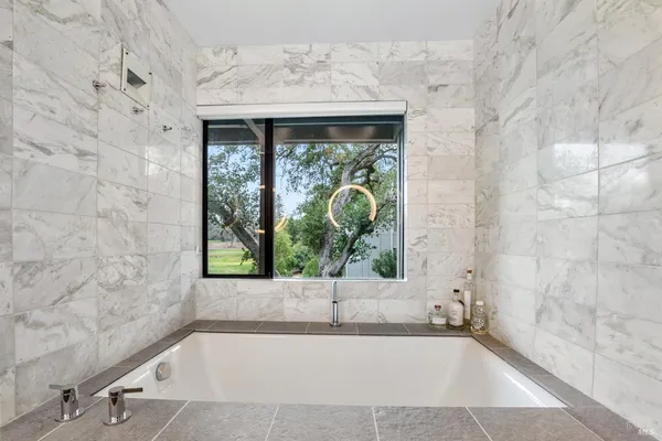 $2,700,000 | 350 Deer Hollow Drive, Napa, CA 94558