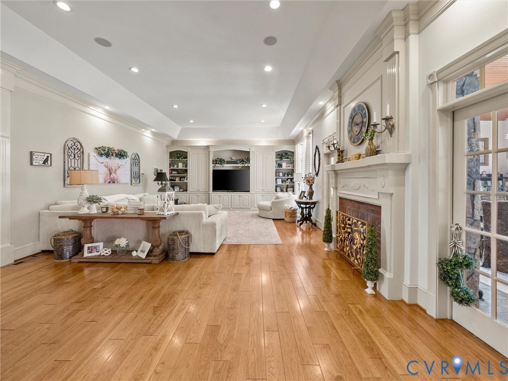 24200 Pear Orchard Road Moseley, VA 23120 - Photo 24 of 66 Tray ceiling, custom built-in cabinets and double