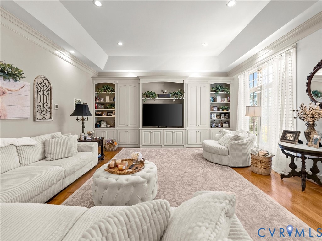 24200 Pear Orchard Road Moseley, VA 23120 - Photo 26 of 66 Tray ceiling, custom built-in cabinets and double
