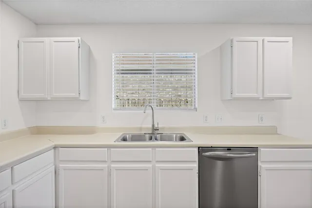 $2,300 | 806 Calico Drive, Austin, TX 78748