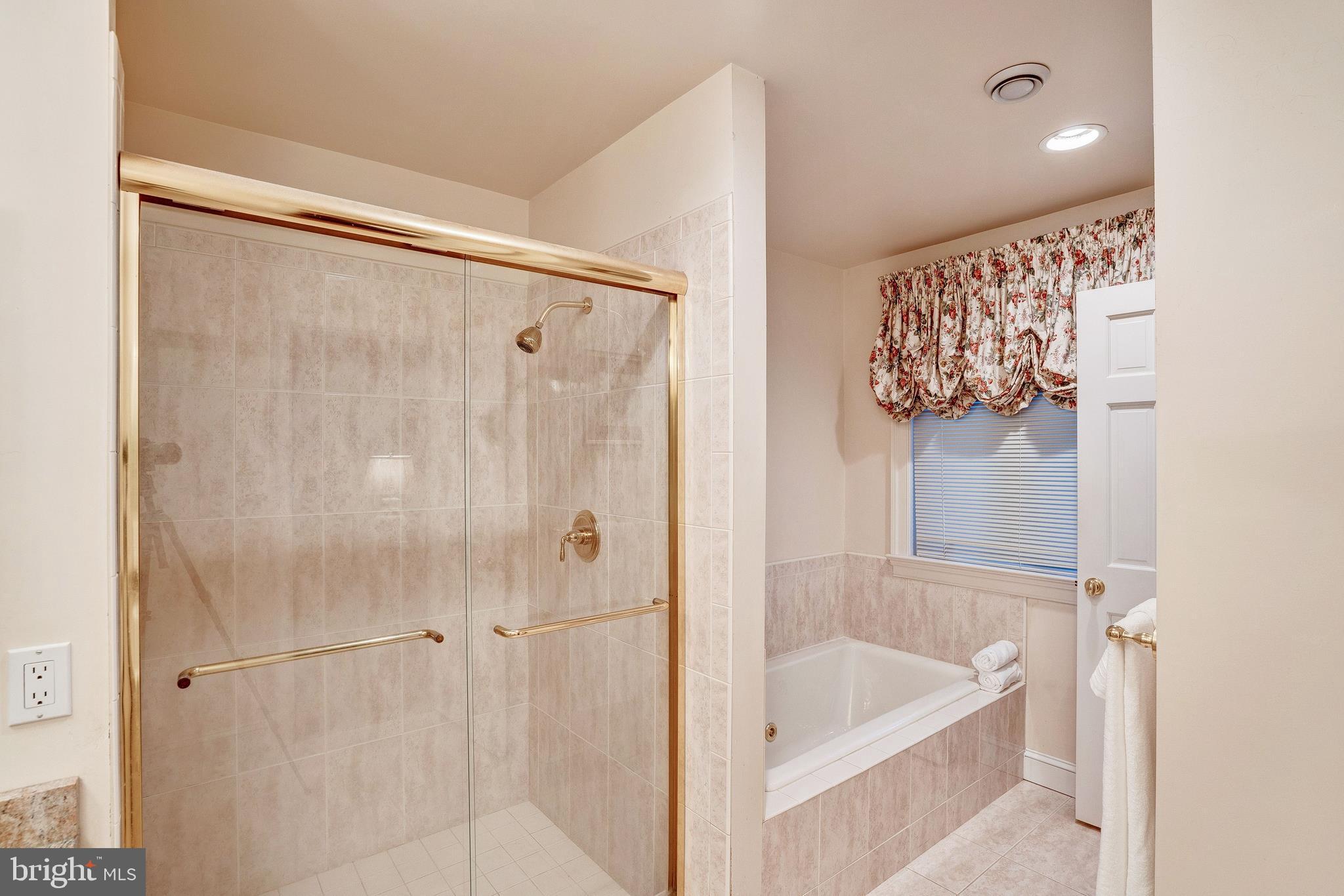 8643 Overlook Road McLean, VA 22102 - Photo 23 of 45 Master Bathroom