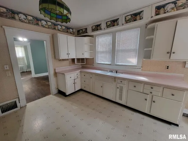 $49,900 | 334 South Lincoln Boulevard, Centralia, IL 62801