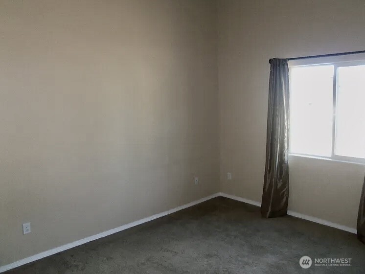 304 Southwest Homestead Avenue College Place, WA 99324 - Photo 8 of 21 an empty room with a window