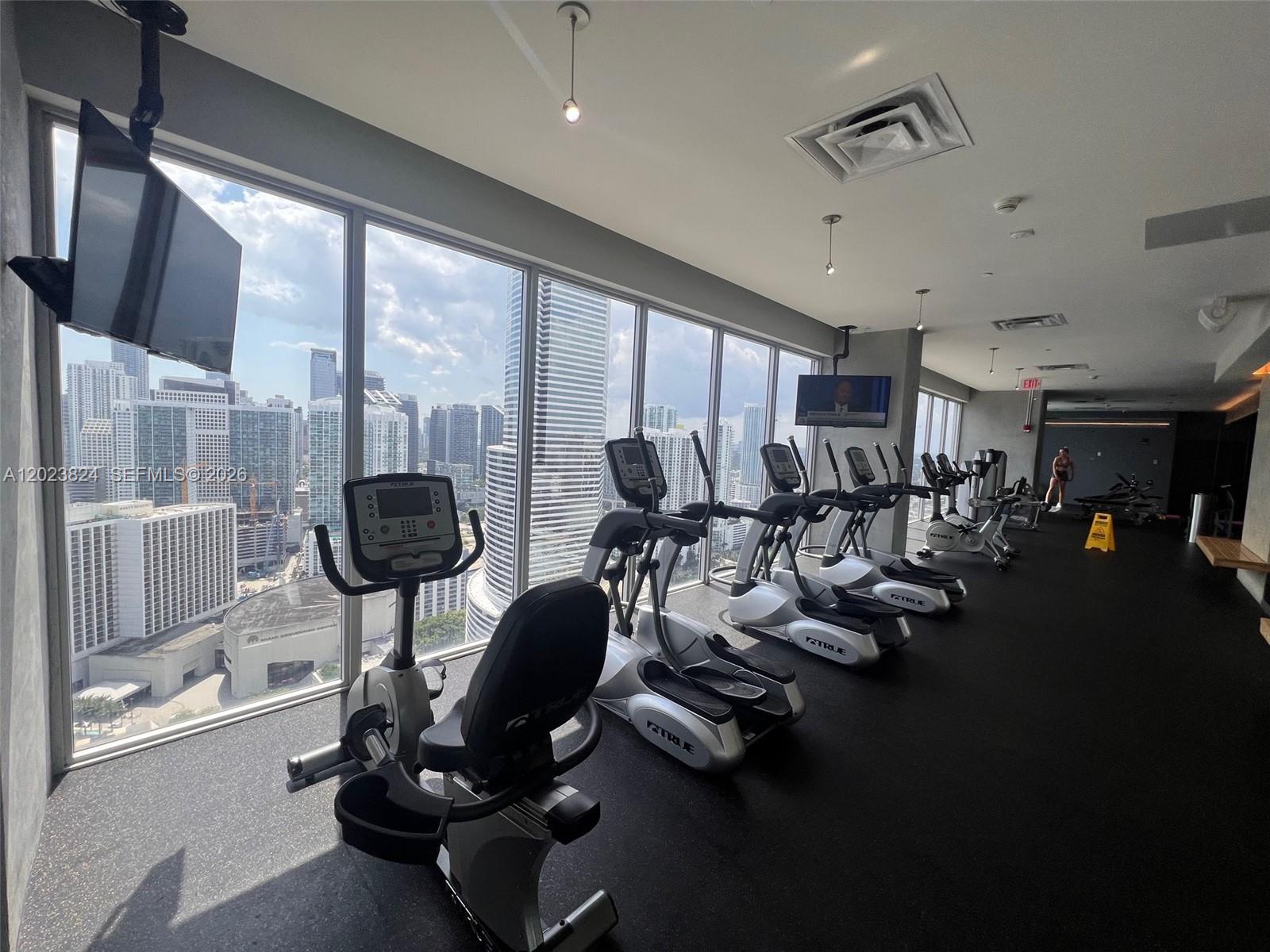 151 Southeast 1st Street, Unit 810 Miami, FL 33131 - Photo 17 of 19