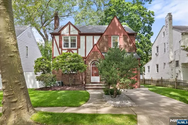 $700,000 | 988 Richard Court, Teaneck, NJ 07666