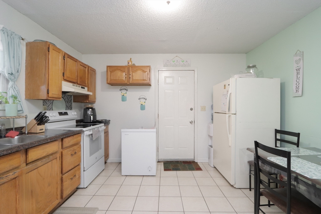 70-72 Manhattan Street Springfield, MA 01109 - Photo 11 of 29