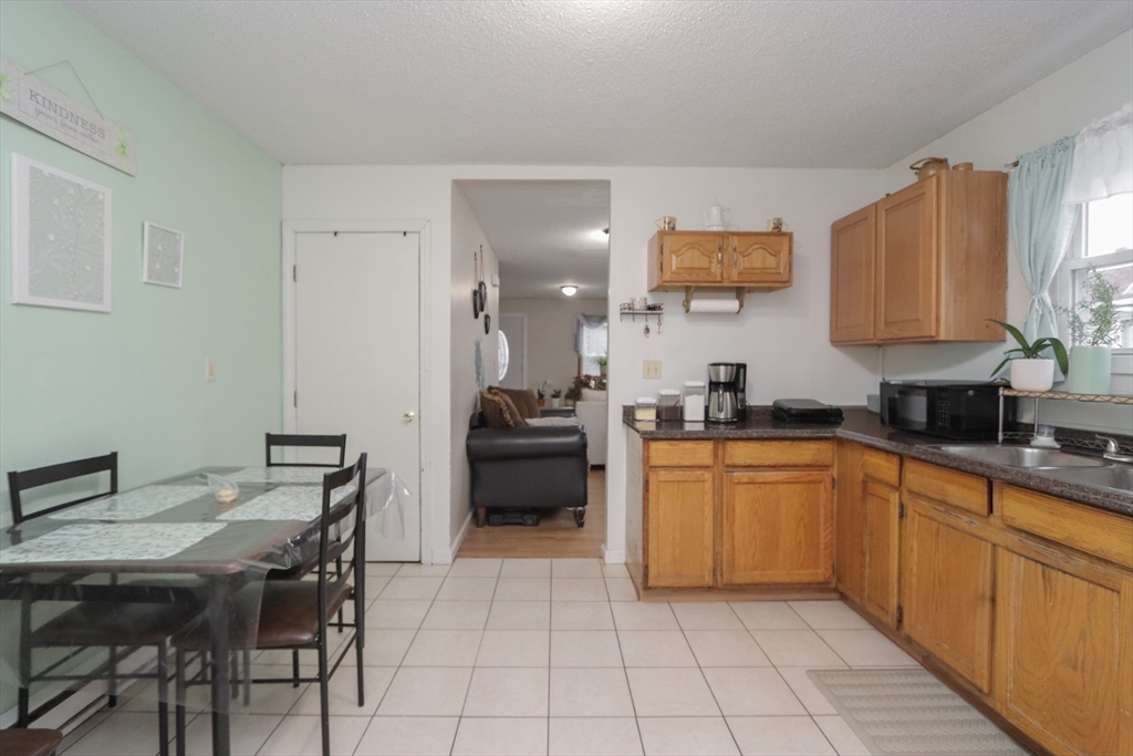 70-72 Manhattan Street Springfield, MA 01109 - Photo 13 of 29