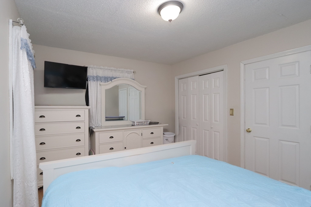 70-72 Manhattan Street Springfield, MA 01109 - Photo 15 of 29