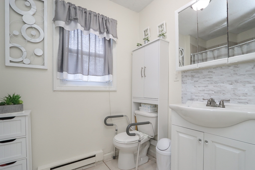 70-72 Manhattan Street Springfield, MA 01109 - Photo 18 of 29