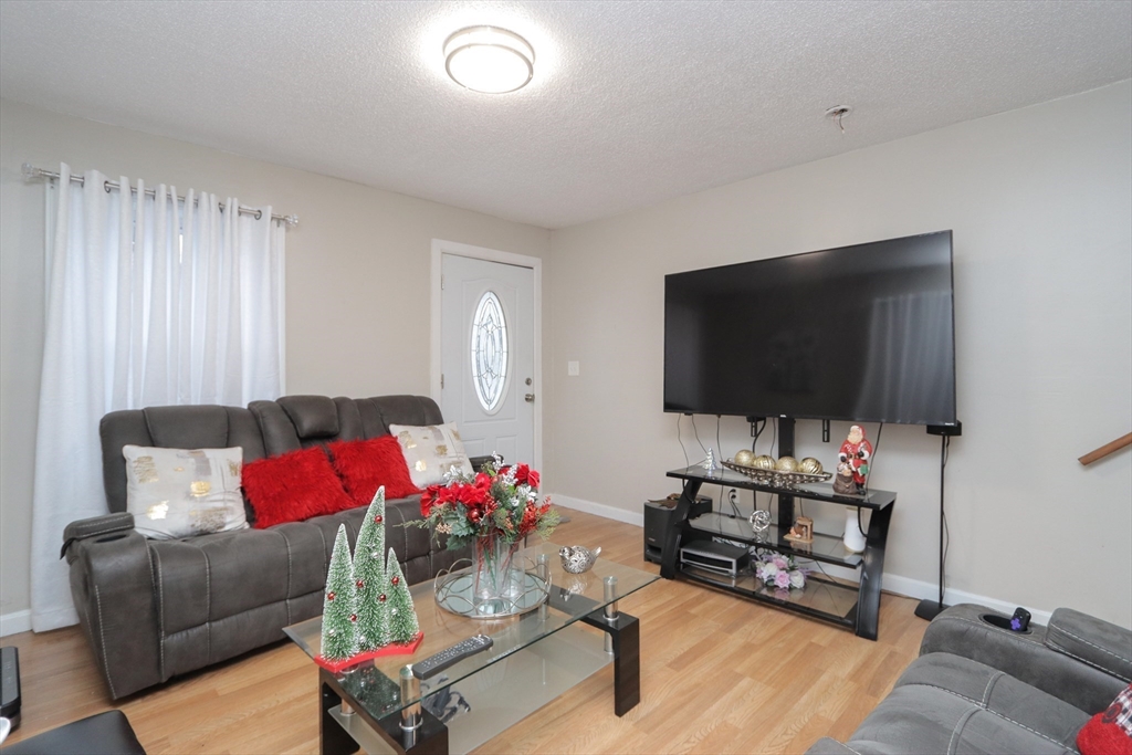 70-72 Manhattan Street Springfield, MA 01109 - Photo 19 of 29