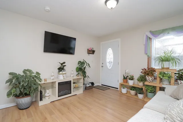 $449,900 | 70-72 Manhattan Street, Springfield, MA 01109