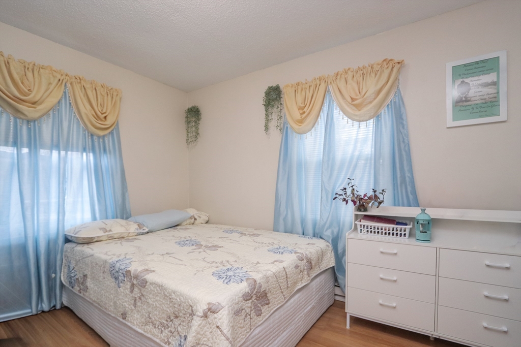 70-72 Manhattan Street Springfield, MA 01109 - Photo 7 of 29