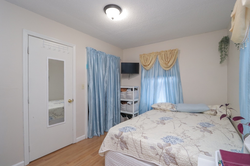 70-72 Manhattan Street Springfield, MA 01109 - Photo 8 of 29