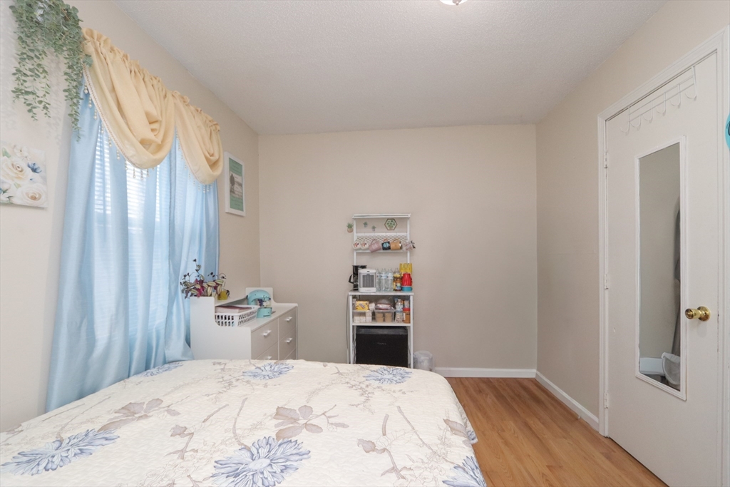 70-72 Manhattan Street Springfield, MA 01109 - Photo 9 of 29