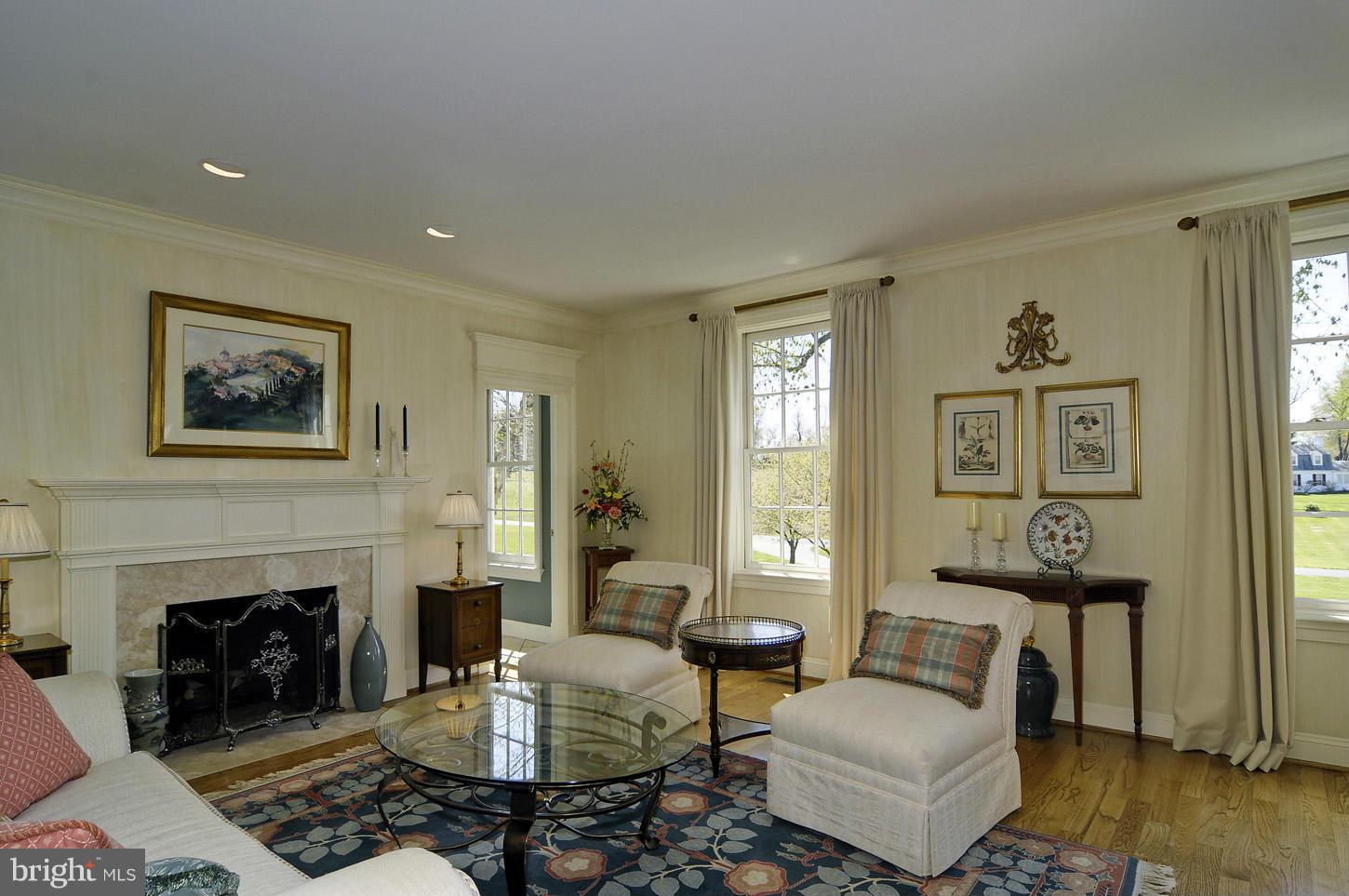 330 Springbrook Drive Silver Spring, MD 20904 - Photo 5 of 30 Living Room