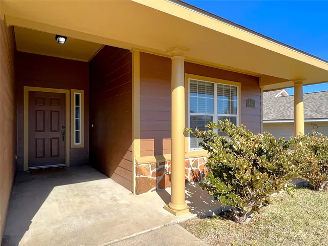 $1,700 | 407 Laney Street, Brenham, TX 77833