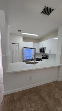 $2,000 | 1480 Northeast 33rd Avenue, Unit 210, Homestead, FL 33033