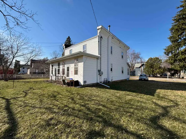 $200,000 | 308-310 West Madison Street, Spring Green, WI 53588