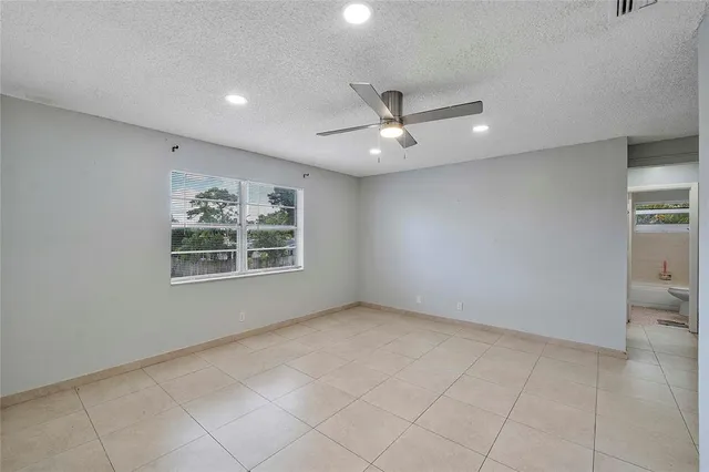 $2,000 | 395 Southwest 15th Street, Unit 10, Pompano Beach, FL 33060