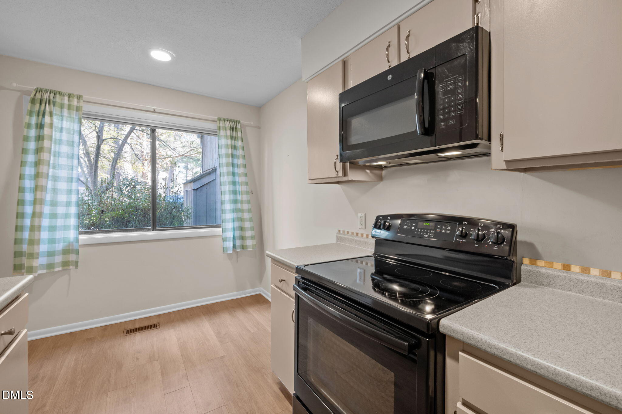 206 Ridge Trail Chapel Hill, NC 27516 - Photo 6 of 32 a kitchen with a stove and a microwave