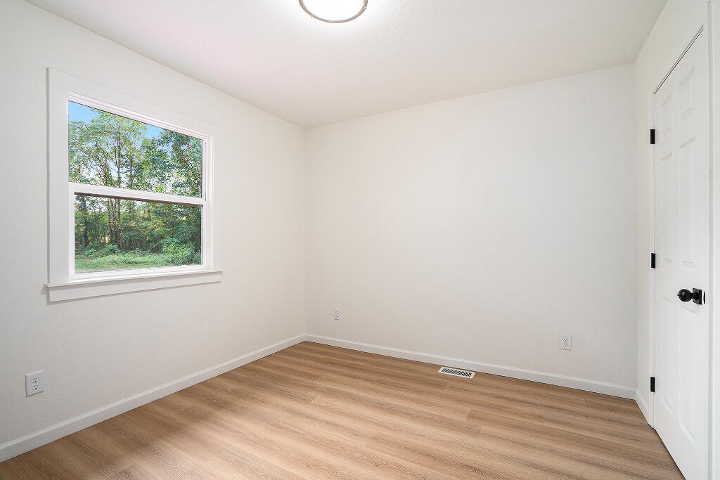 14061 Riverside Drive Constantine, MI 49042 - Photo 11 of 16 10