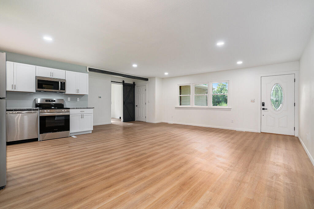 14061 Riverside Drive Constantine, MI 49042 - Photo 4 of 16 03