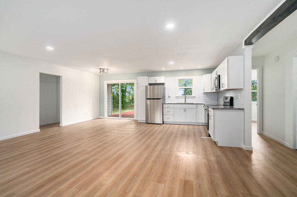 14061 Riverside Drive Constantine, MI 49042 - Photo 5 of 16 04