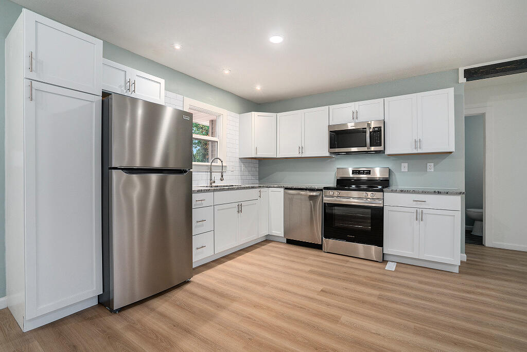 14061 Riverside Drive Constantine, MI 49042 - Photo 6 of 16 05