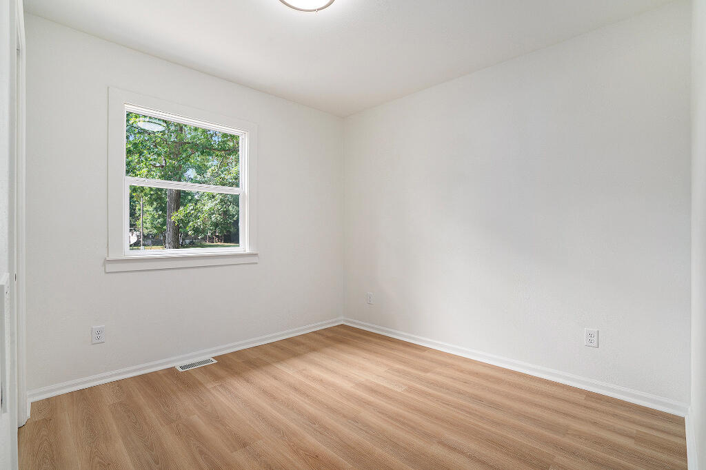 14061 Riverside Drive Constantine, MI 49042 - Photo 9 of 16 08