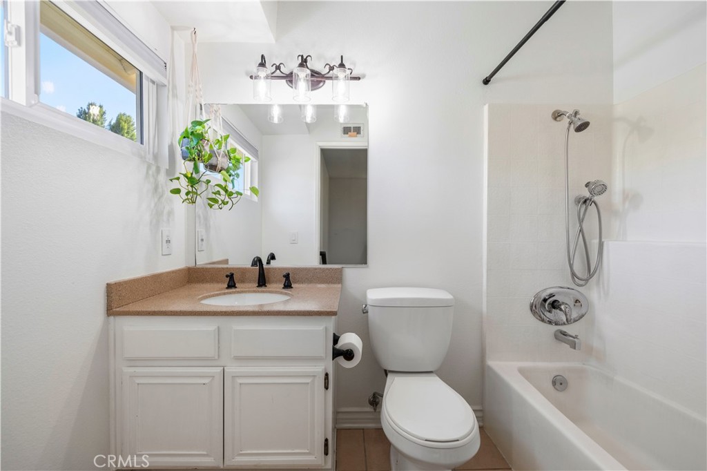 28235 Royal Road Castaic, CA 91384 - Photo 25 of 37 upstairs guest bathroom