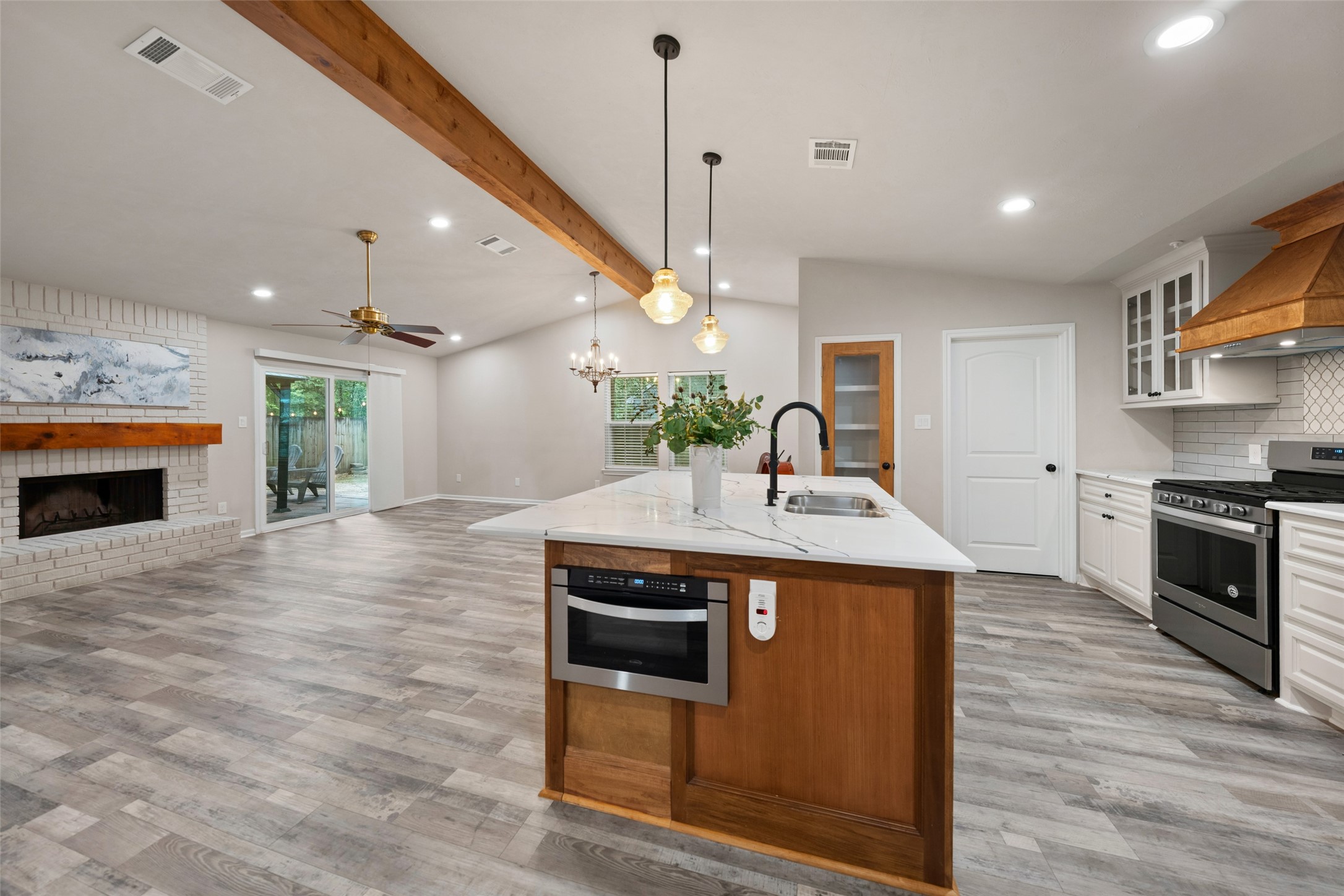69 South Brookberry Court The Woodlands, TX 77381 - Photo 10 of 27 Gallery Image 10