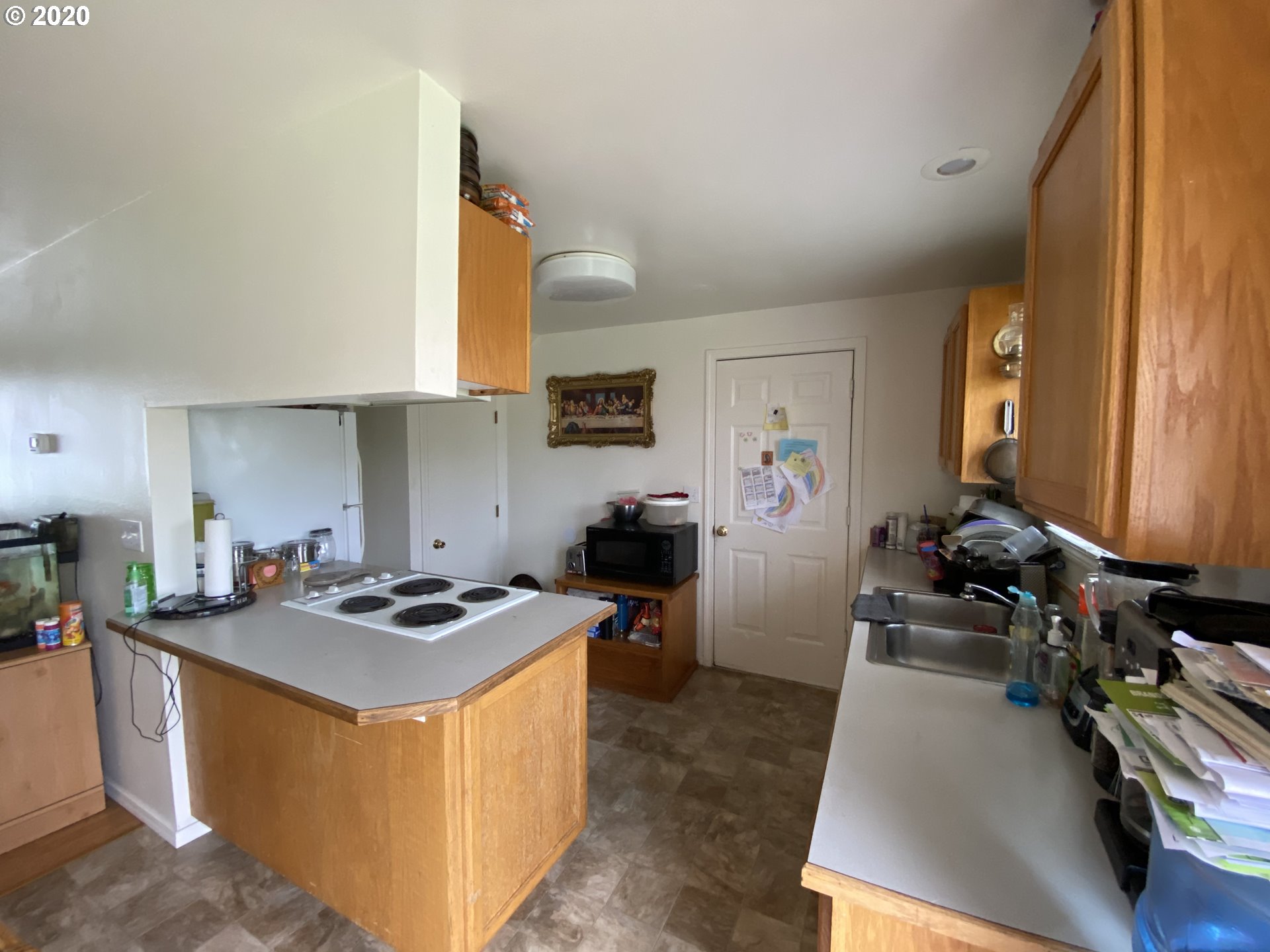4950 Forsythia Street Springfield, OR 97478 - Photo 3 of 32