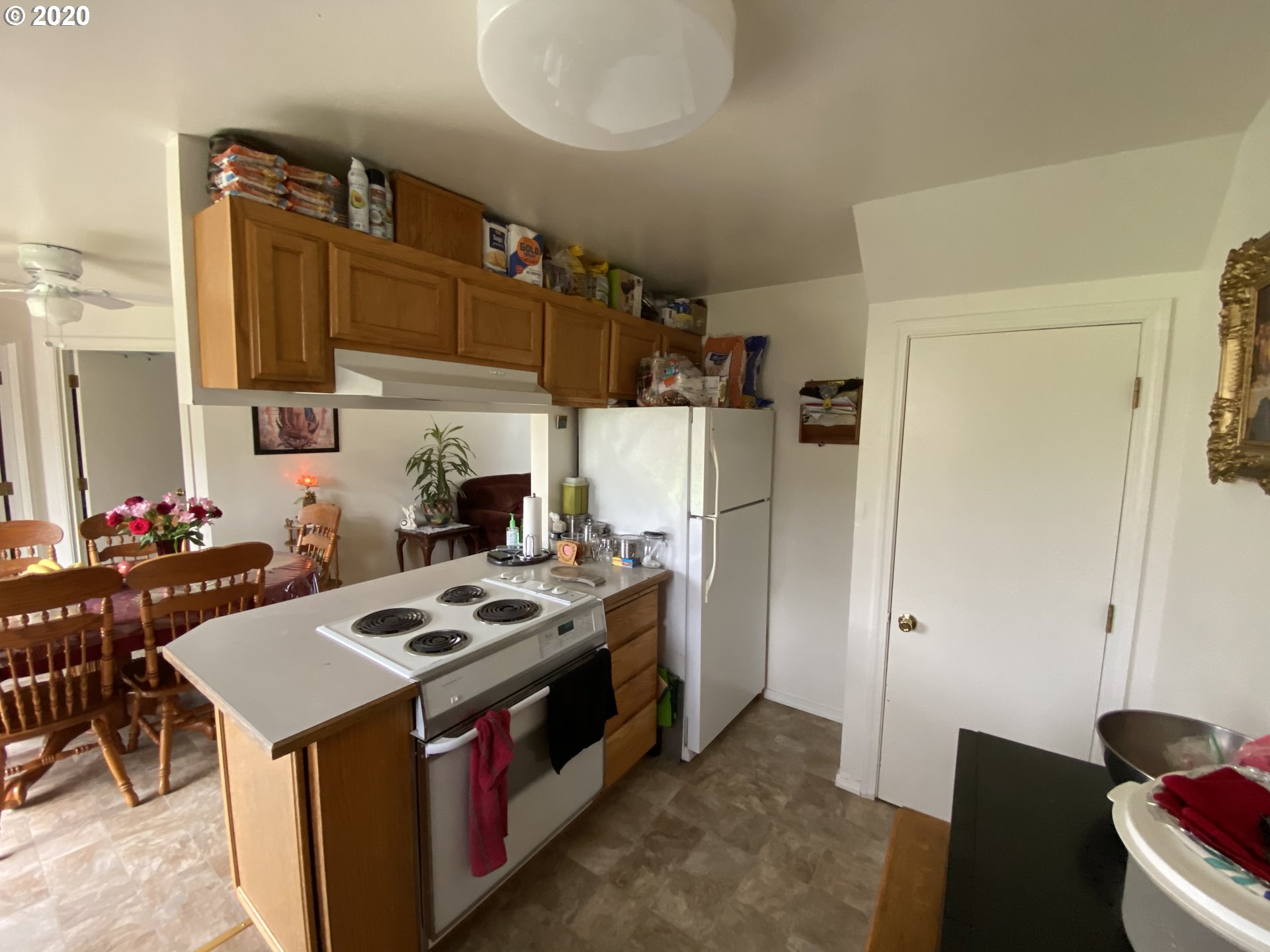 4950 Forsythia Street Springfield, OR 97478 - Photo 4 of 32