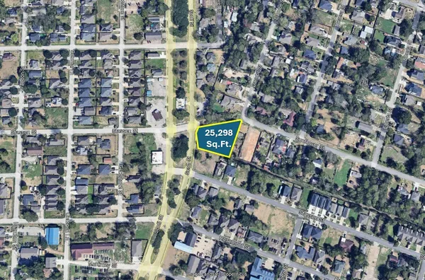a view of a wooden bench sitting in the middle of a yard