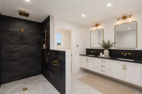 $3,500,000 | 6 Sharon Court, Newport, RI 02840