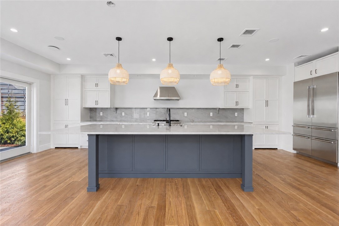 6 Sharon Court Newport, RI 02840 - Photo 10 of 49 Large kitchen island 12.5ft long. Digitally staged