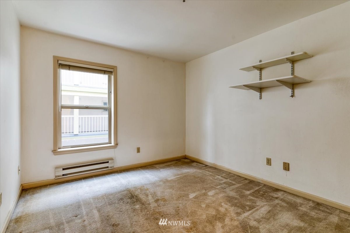 506 East Howell Street, Unit 108 Seattle, WA 98122 - Photo 11 of 20 an empty room with windows