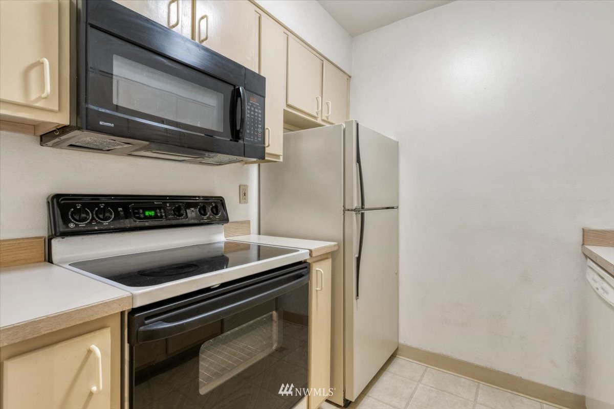 506 East Howell Street, Unit 108 Seattle, WA 98122 - Photo 15 of 20 a kitchen with a refrigerator stove and microwave