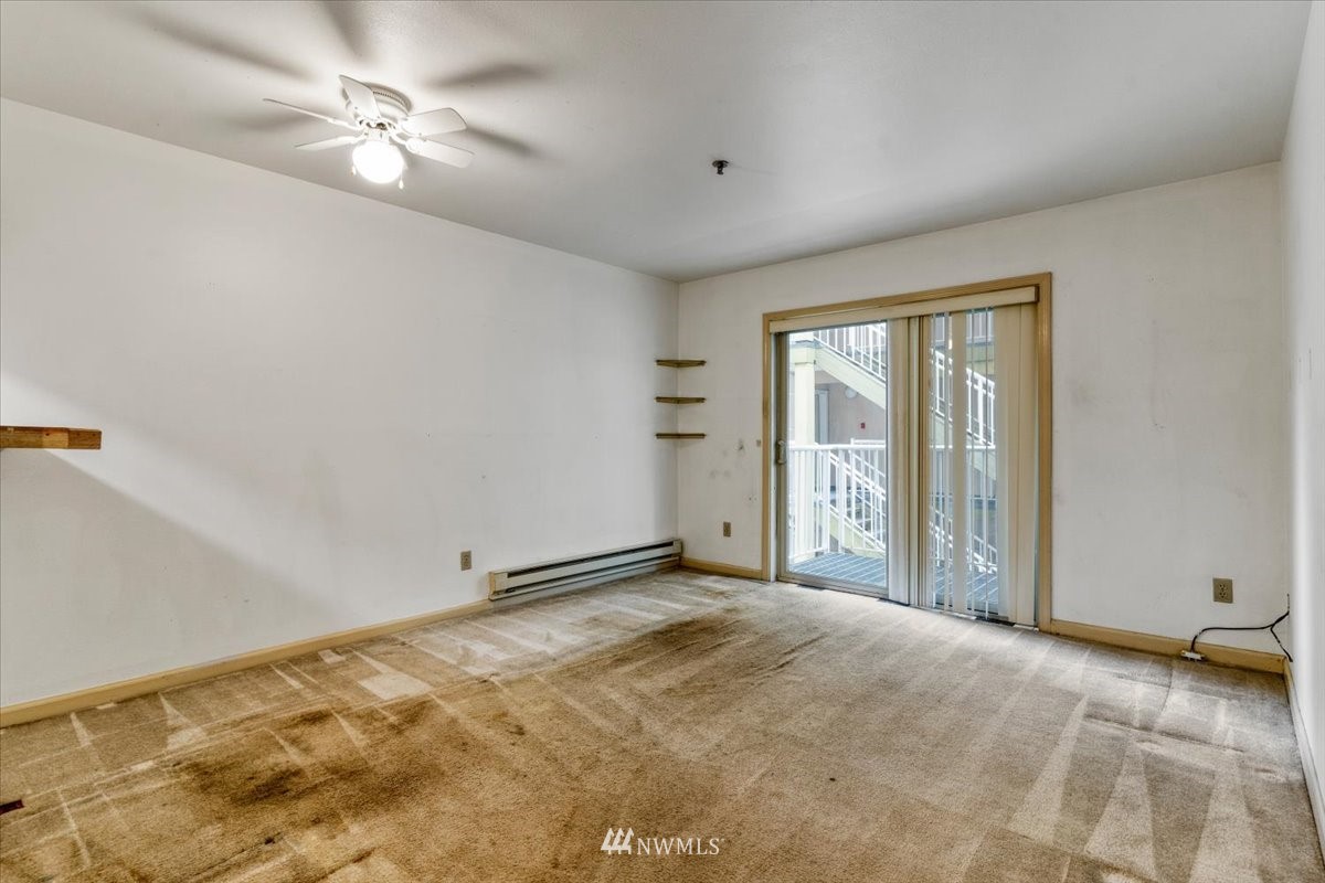 506 East Howell Street, Unit 108 Seattle, WA 98122 - Photo 7 of 20 a view of an empty room with a window