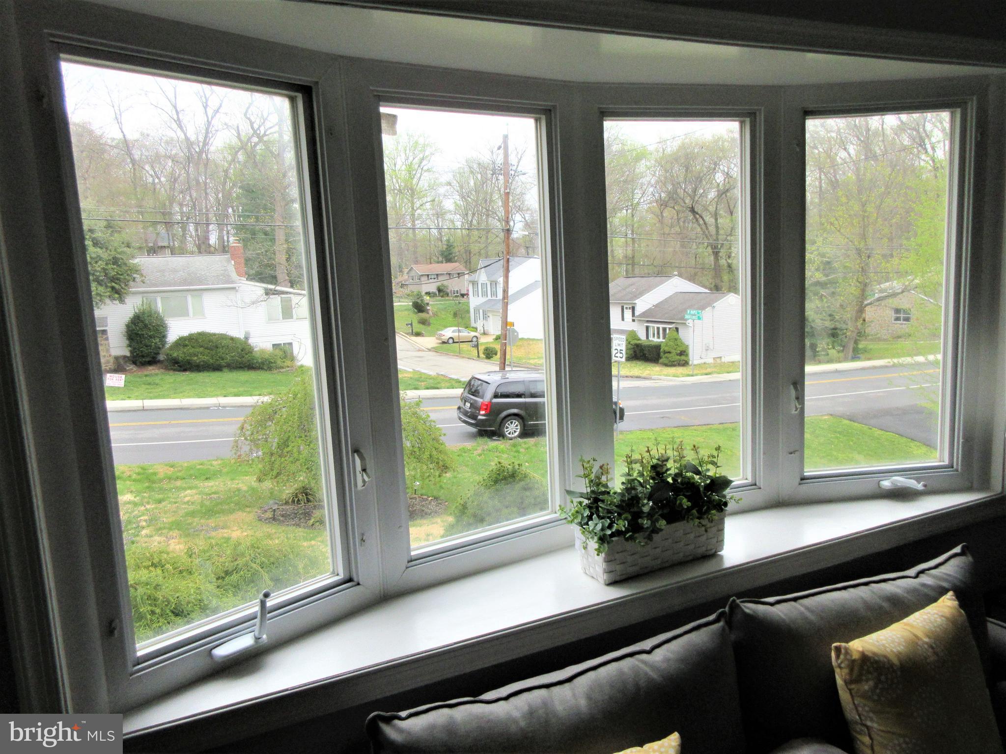 447 West Maple Road Linthicum Heights, MD 21090 - Photo 13 of 39 Bay window in living room