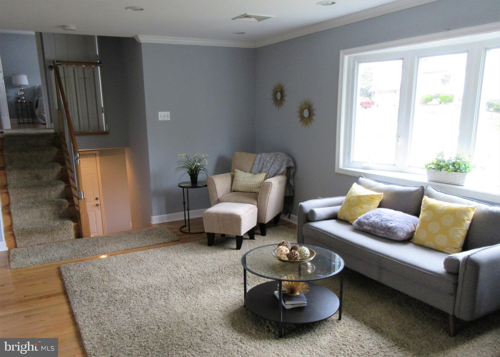 447 West Maple Road Linthicum Heights, MD 21090 - Photo 15 of 39 Room for everyone to visit!