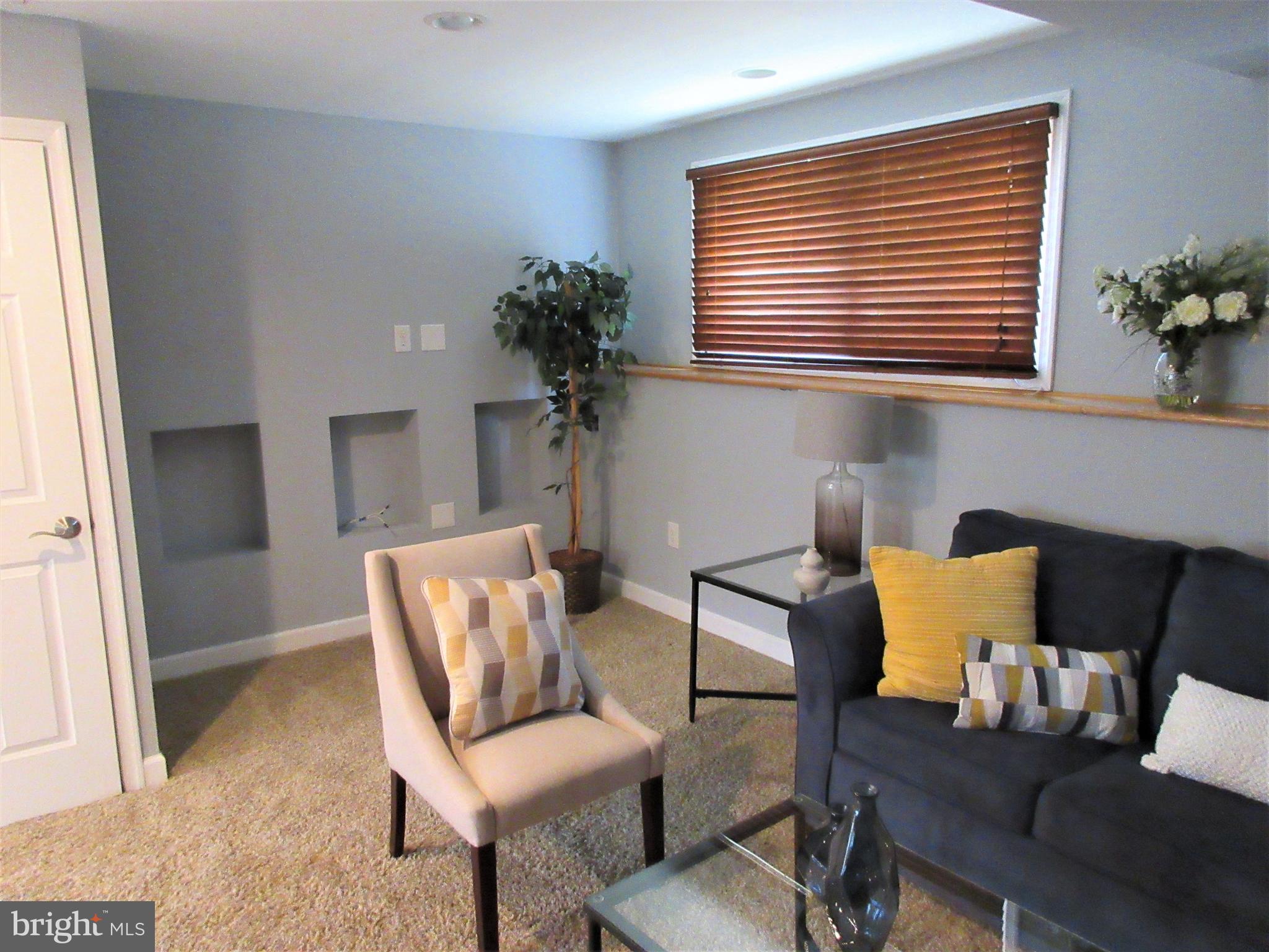 447 West Maple Road Linthicum Heights, MD 21090 - Photo 4 of 39 Family room