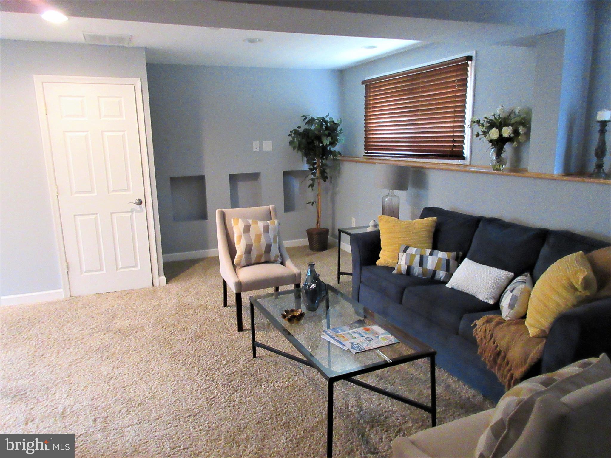 447 West Maple Road Linthicum Heights, MD 21090 - Photo 7 of 39 Lush carpet and decorative touches