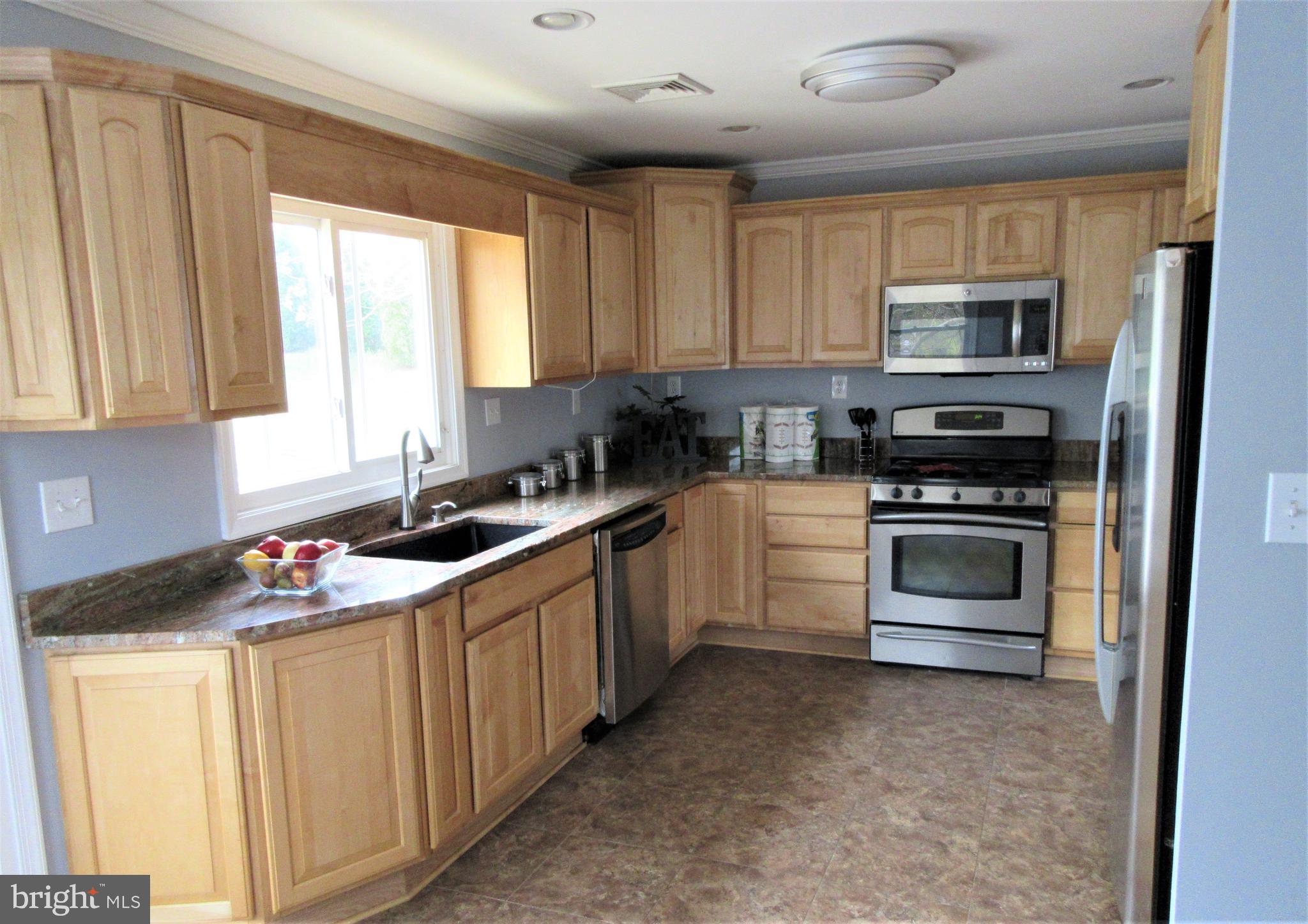447 West Maple Road Linthicum Heights, MD 21090 - Photo 8 of 39 Gorgeous kitchen
